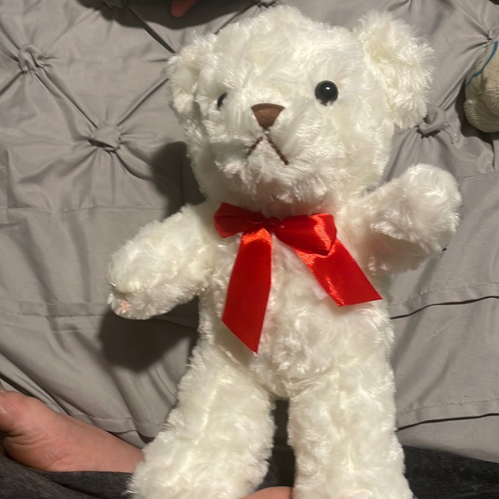 It is white it is medium size and it’s perfect to give someone
